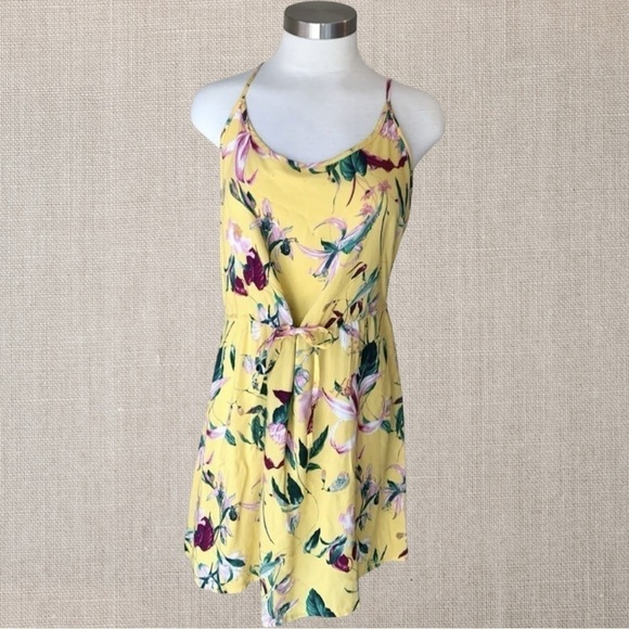 Vero Moda Dresses & Skirts - 🌸3 for $30🌸 Vero Moda Summer Floral Spaghetti Strap Dress with Tie in Waist